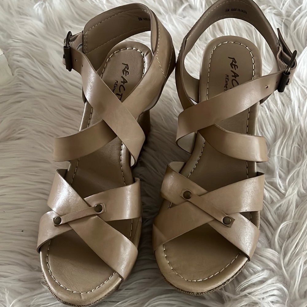 NWOT Kenneth Cole Reaction Wedges 8